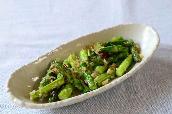 アスパラとしらすのガーリックソテー