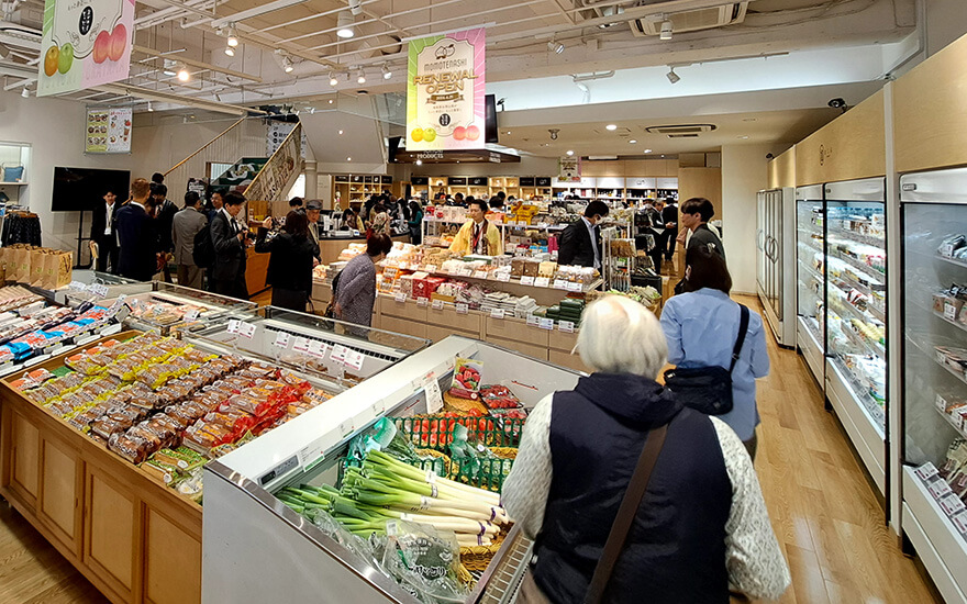 とっとりおかやま新橋館内観