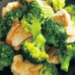 ブロッコリーと鶏肉の塩炒め