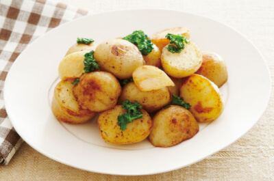 新じゃがの蒸し焼き