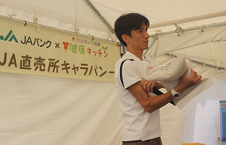 レクチャーする河村さん