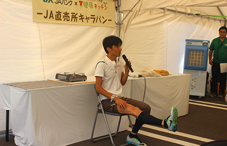 レクチャーする河村さん