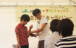 レクチャーする河村さん