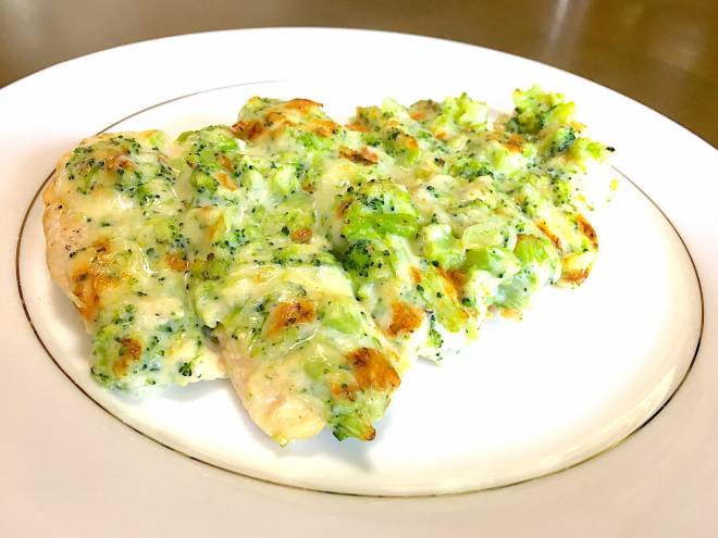 鶏胸肉のソテー ガーリックチーズソース レシピ みんなのきょうの料理 おいしいレシピや献立を探そう