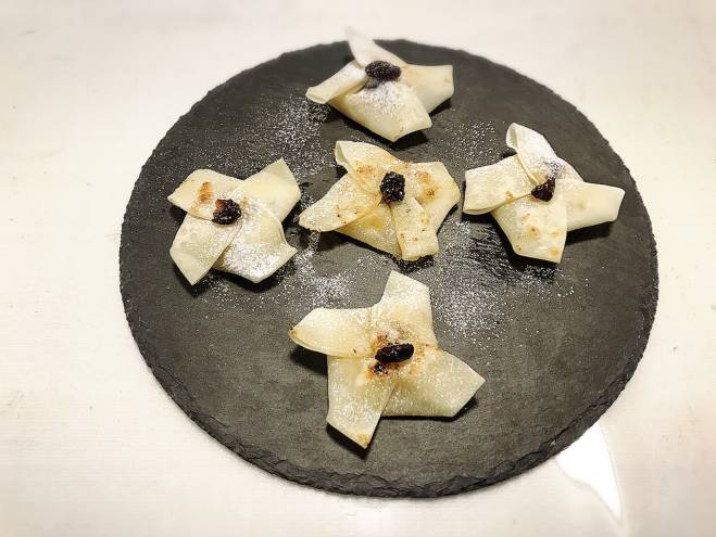 餃子の皮でバナナレーズンバタースイーツ