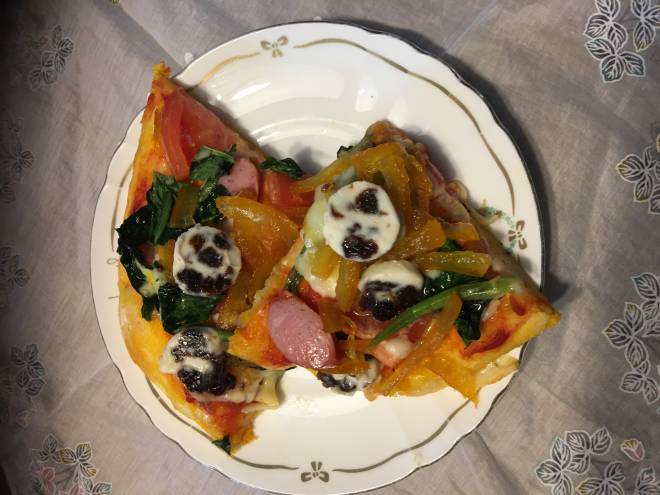 ピザ風人参入りフォカッチャレーズンバターのせ