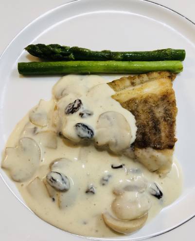 鯛のムニエル、レーズンバターのクリームソース