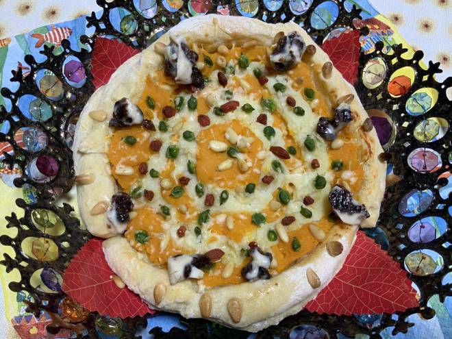 じゃがいもと南瓜のレーズンバターのせピザ