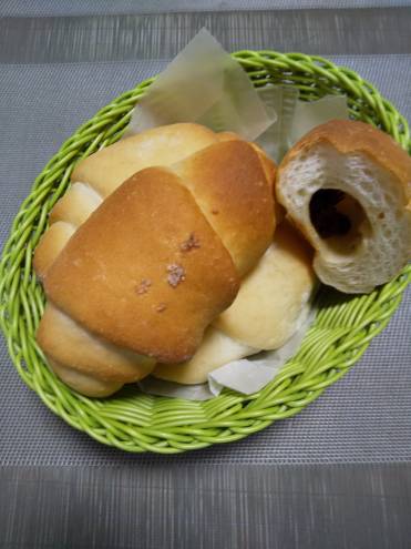 レーズンアンドバター塩パン