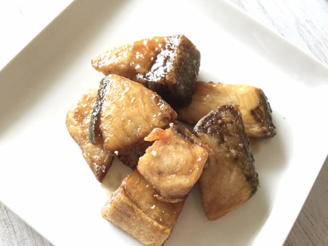 甘辛仕立てのブリ竜田