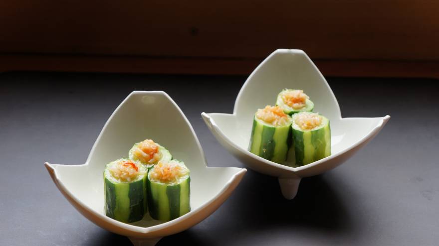 キュウリのカニ肉詰め