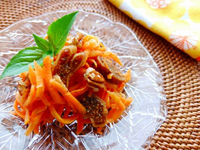 隠し味は本みりん! 人参といちぢくのラペ