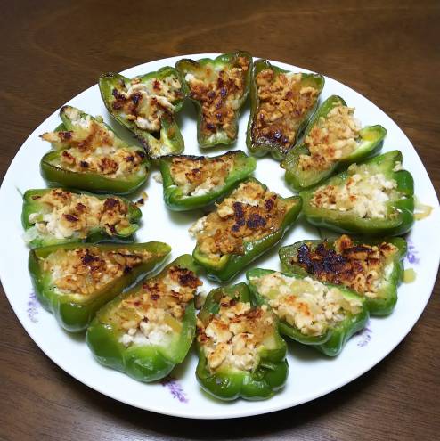 さとの雪おからパウダー入りピーマンの肉詰め