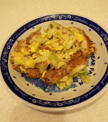 ふんわりチキンカツの卵とじ