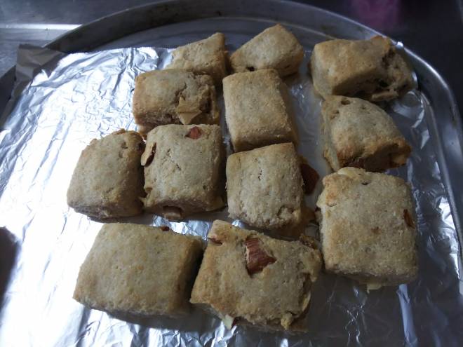 全粒粉アーモンド入りおからスコーン