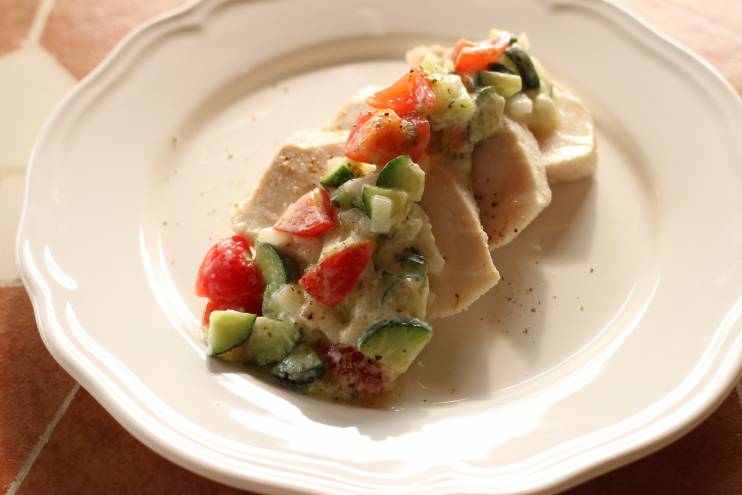 しっとりサラダチキン＆おからドレッシングの角切りサラダ