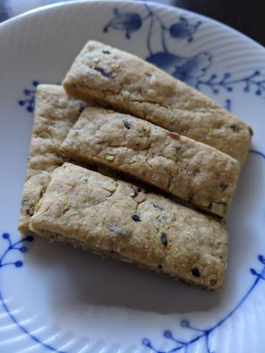 おからパウダー入りさつまいもと黒ごまのステック