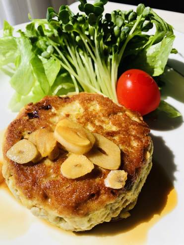 とろろアボカドとおからのまぐろバーグ