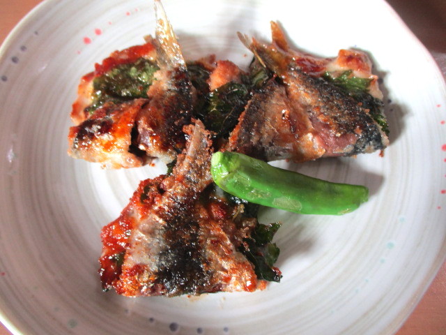 イワシのチーズはさみおからパウダー掛け.かば焼き風