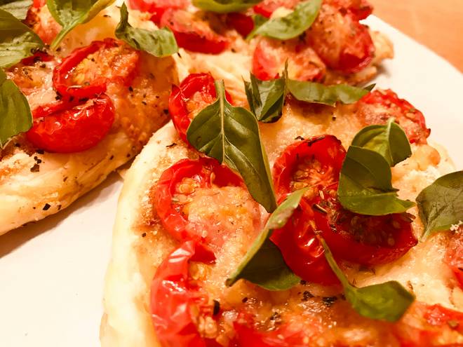 大豆パワー！食物繊維も取れちゃうトマトとモッツァレラのパイ