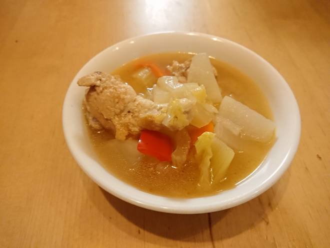 鳥手羽元と野菜の具だくさんスープ