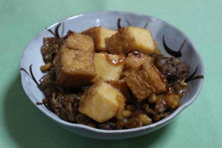 牛肉と厚揚げと玉葱の旨煮