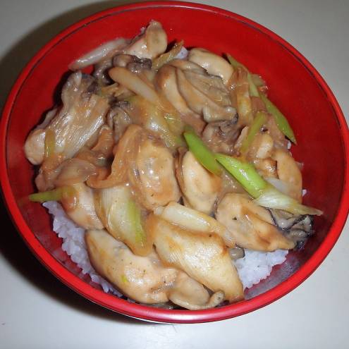 牡蠣と長ネギの味噌炒め丼
