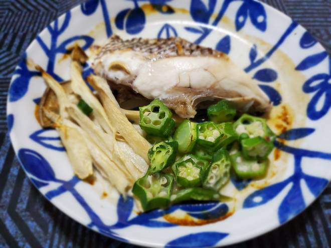 甘鯛とオクラとエリンギのタカラ料理のための清酒レンジ蒸し