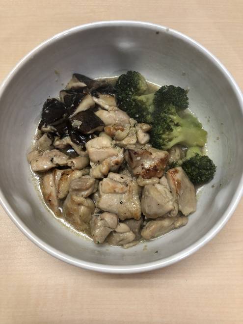 鶏モモとナスとブロッコリーの塩麹清酒煮