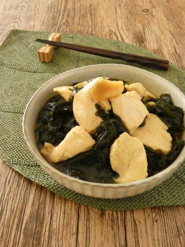 鶏胸肉とわかめの酒蒸し