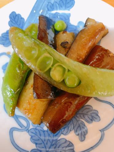 茄子とスナップえんどうの炒め物