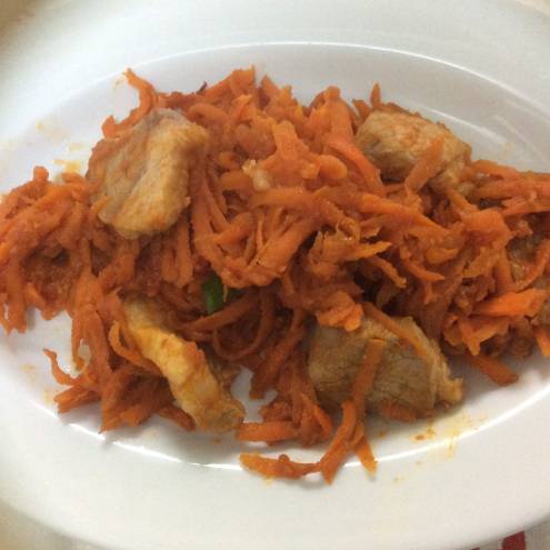 にんじんと豚肉のトマト風味