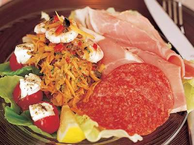 サラミとにんじんのサラダ