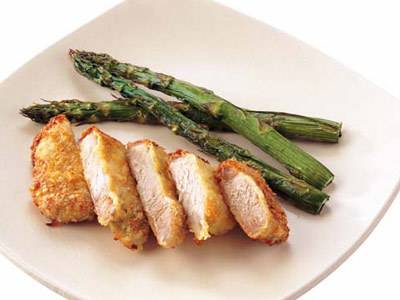 豚肉のチーズパン粉焼きとアスパラガスのグリル