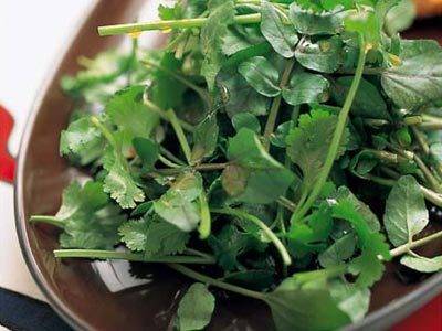 クレソンと香菜のピリ辛サラダ