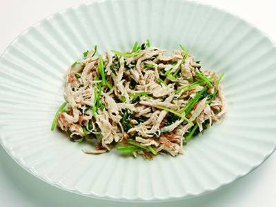 みつばと木の芽を使った　鶏ささ身とハーブのパラパラそぼろ風