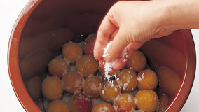 梅干し 紅しょうが 1-梅の塩漬け