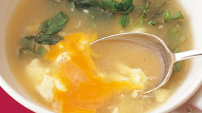 卵を落としたたまねぎのポタージュ