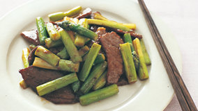 たたきアスパラと牛肉の炒め物