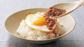 目玉焼き御飯 らっきょうじょうゆがけ