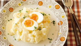 半熟卵とマッシュポテトのマスタードソース