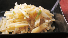 じゃがいもの黒酢炒め