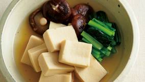 高野豆腐と青菜、きのこの煮物