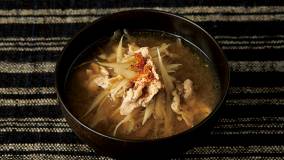 豚肉とごぼうのみそ汁
