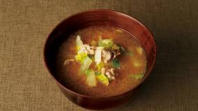 豚肉と白菜のみそ汁