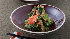 小松菜と塩ざけのごまあえ