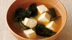 豆腐とわかめのみそ汁