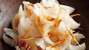 新たまねぎと桜えびのシンプル炒め