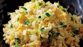 卵とたらこ、貝割れ菜のチャーハン