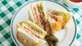 ポークと目玉焼きのケチャップソースサンド